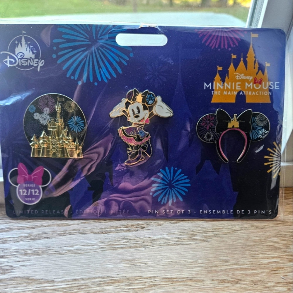 Minnie Mouse Main Attraction Nighttime Fireworks & Castle Pin Set 12 December